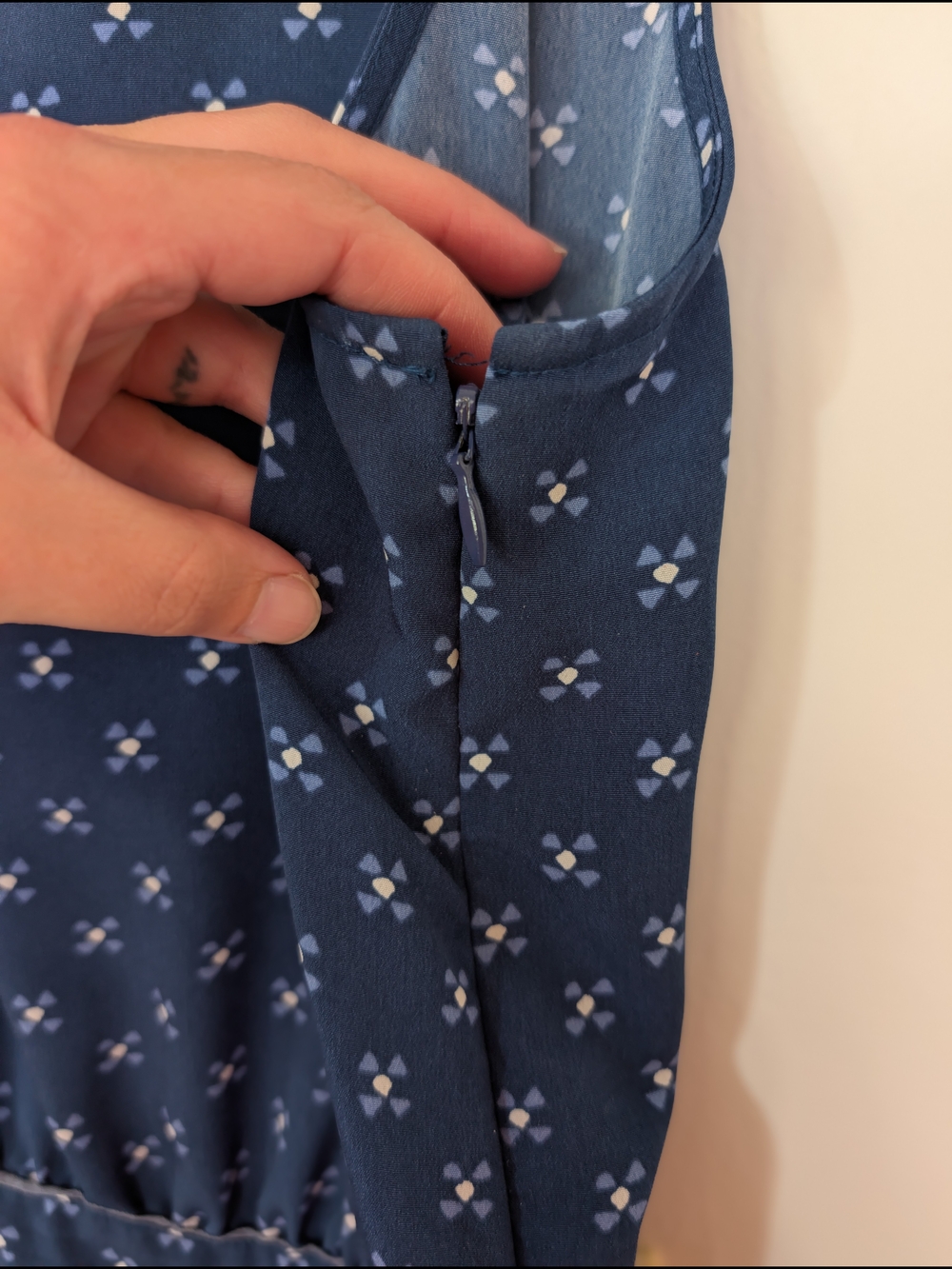 Tommy Hilfiger Navy Blue Floral Midi Sleevesless Dress Size‎ 6 Workwear - Picture 5 of 6